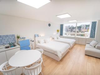 Hongdae Station Direct Access Stay - 2