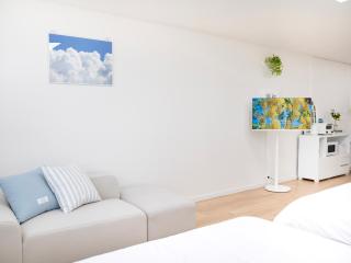 Hongdae Station Direct Access Stay - 1