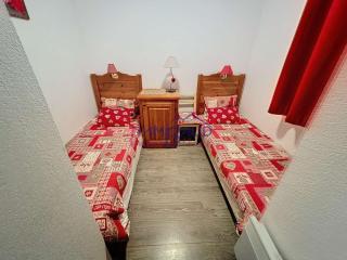 Appartement 3 pièces pour 6 personnes, sur les pistes, résidence avec piscine chauffée - FR-1-854-31 - 4