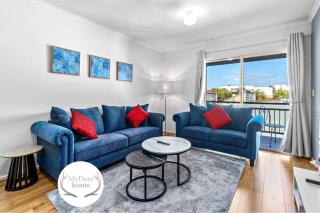 Urban Luxe Retreat Spacious 3BR Haven in Adelaide CBD - 0