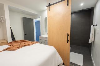 Chic & Cozy Condo in Manhattan with Free Parking & WiFi - 6