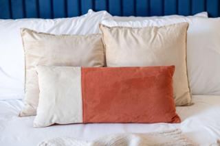 Chic & Cozy Condo in Manhattan with Free Parking & WiFi - 1