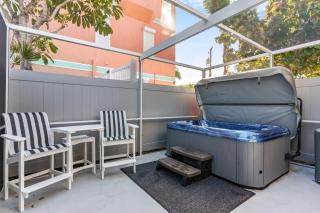 8156 Ridgewood Ave - 8