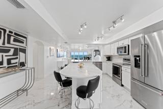 Flores Ocean Suites 402 - 9