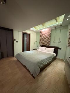 Uplift Hideaway Jacuzzi - 0