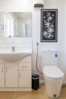 Budget-Friendly 4BR Family Home Near the Airport - 2