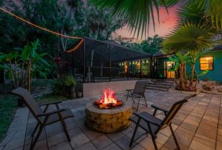 Tropical Oasis w/ Heated Pool* 3 mins Sis Spring - 8