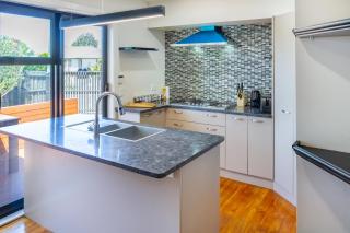 Budget-Friendly 4BR Family Home Near the Airport - 8