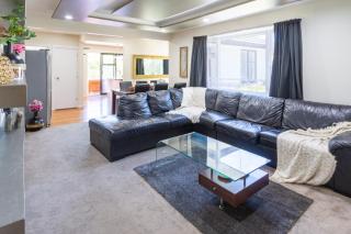 Budget-Friendly 4BR Family Home Near the Airport - 0