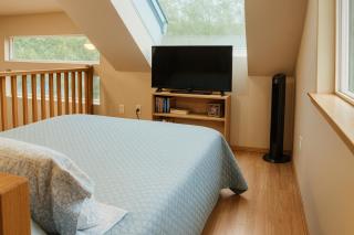 Lakefront Bungalow! 35 Miles To Mt Rainier! - 1