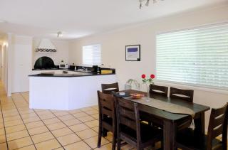 Relaxing & Private City Retreat - Garage - Sleeps 6 - 7