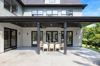 The Polished Pearl Estate — Luxe Retreat/Pool/Spa - 3