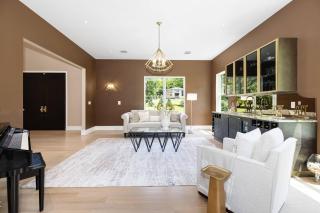 The Polished Pearl Estate — Luxe Retreat/Pool/Spa - 1