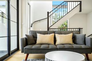 Central Mount Waverley Townhouse with parking - 5