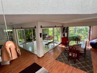 Casa con hermoso jardín y terraza - 7