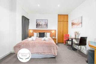 Urban Oasis Chic CBD Suite with WiFi - Walkable - 0