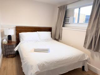 Newly renovated 2-bedroom, 1-bathroom suite with private entrance - 9