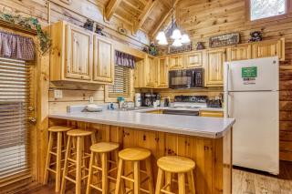 ER308- The Cozy Bear- Great location- Close to town cabin - 1