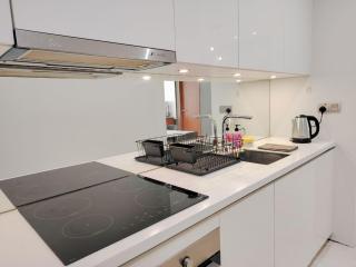 KLCC Luxe High speed wifi 2BR Residence - 6