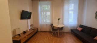 Cozy 2BR City Retreat Prime Central Location - 8