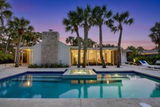 Majestic Coastal Escape - 7