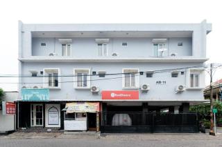 RedDoorz Syariah @ Delta Sari Aloha Waru - 1