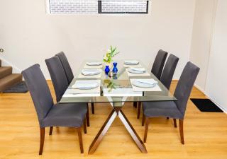 New Modern Spacious 5BR Luxury Home - "The Maples Retreat" - Near Melbourne Airport - 1