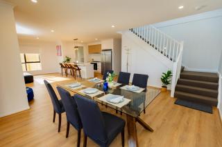 New Modern Spacious 5BR Luxury Home - "The Maples Retreat" - Near Melbourne Airport - 8