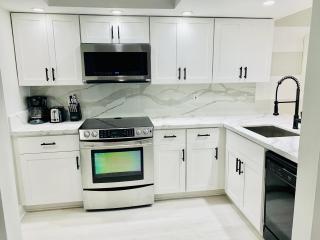 OCEAN VIEW 1BR 2BA BEACH CONDO Parking - 4