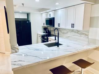 OCEAN VIEW 1BR 2BA BEACH CONDO Parking - 3