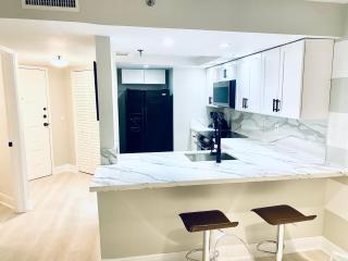 OCEAN VIEW 1BR 2BA BEACH CONDO Parking - Miami Beach - 4