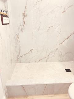 Newly renovated luxury, modern style Waikiki Sunset Hotel Ocean view Freeparking - 3