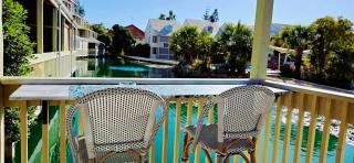 Fairyhouse on the Lake - Resort with Pool and Lake in Heart of Mandurah - 4