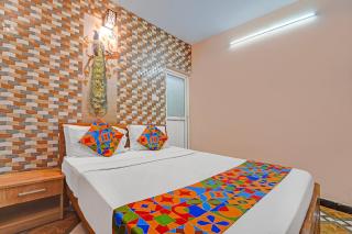 Hotel Revolve Inn - 8