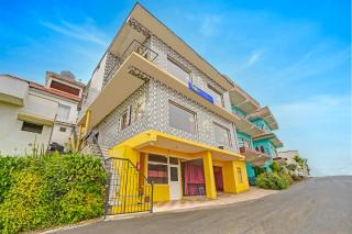 Hotel Revolve Inn - 0