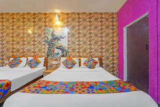 Hotel Revolve Inn - 3