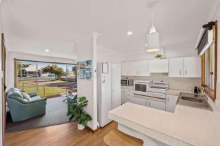 Busselton Beach Haven Family Escape - 7