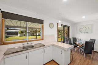 Busselton Beach Haven Family Escape - 3