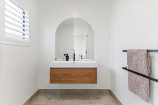 Peninsula Charmer - 5