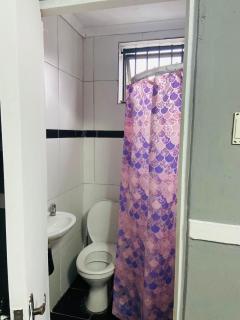 Gold Crown One Bedroom Self-Catering Apartment With NetFlix & YouTube - 8