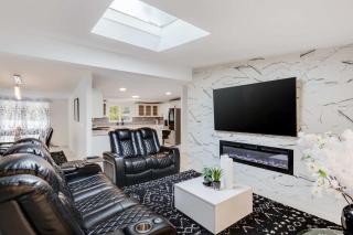 Bright 5BR Home Near Puget Sound Beach Access - 2