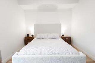 Glam by the Hollywood Sign 2 Bed Apt WITH FREE EV PARKING, Pool, Gym - 7