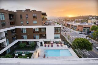 Glam by the Hollywood Sign 2 Bed Apt WITH FREE EV PARKING, Pool, Gym - 3