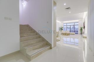 Grand 4BR Villa with Majestic Mountain and Sea Views, Assistant Room, and Private Pool, Just a Few Minutes Drive from Fujairah Finest Beaches and Camping Sites, Al Dana Island, Fujairah by Deluxe Holiday Homes - 5