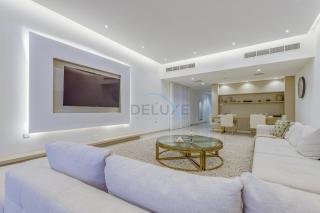 Grand 4BR Villa with Majestic Mountain and Sea Views, Assistant Room, and Private Pool, Just a Few Minutes Drive from Fujairah Finest Beaches and Camping Sites, Al Dana Island, Fujairah by Deluxe Holiday Homes - 1