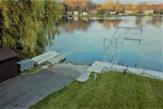 Spacious Lakefront Cottage with Private Boat Launch on Chemong Lake, Near Peterborough, Ontario - 7