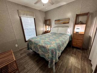 Cozy Cottage with River Access for a Fun-Filled Getaway by the Rainbow River in Florida - 2