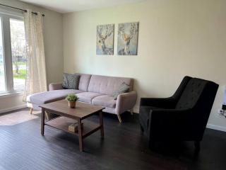 Spacious Lakeside Cottage with Games Room and Firepit, Walking Distance to Beach and Marina, Lion's Head, Ontario - 4