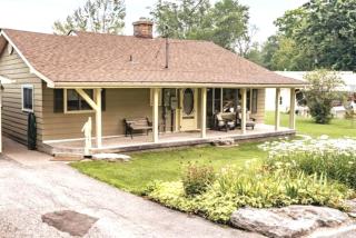 Renovated Waterfront Cottage with Stunning Crowe Lake Views, Dock & Firepit, Relaxing Retreat Near Marmora, Ontario - 5