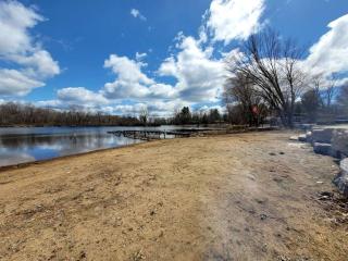 Renovated Waterfront Cottage with Stunning Crowe Lake Views, Dock & Firepit, Relaxing Retreat Near Marmora, Ontario - 4